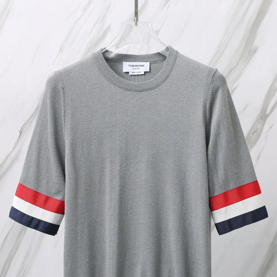 ：M 25（TB ） THOM BROWNE TB T Classic Breathable Authentic Quality + Authentic + Same Style Size：0/1/2/3/4 ：White/Black/Navy Blue/Light Gray